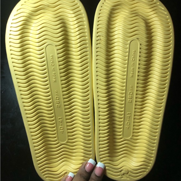 Yellow Bubble slides with or without charms. - Picture 3 of 3